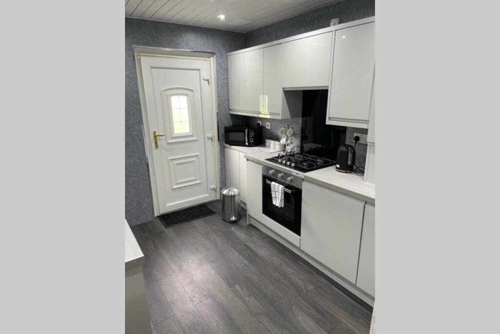 Beautiful Two Bedroom Flat By The Loch Balloch Exterior foto