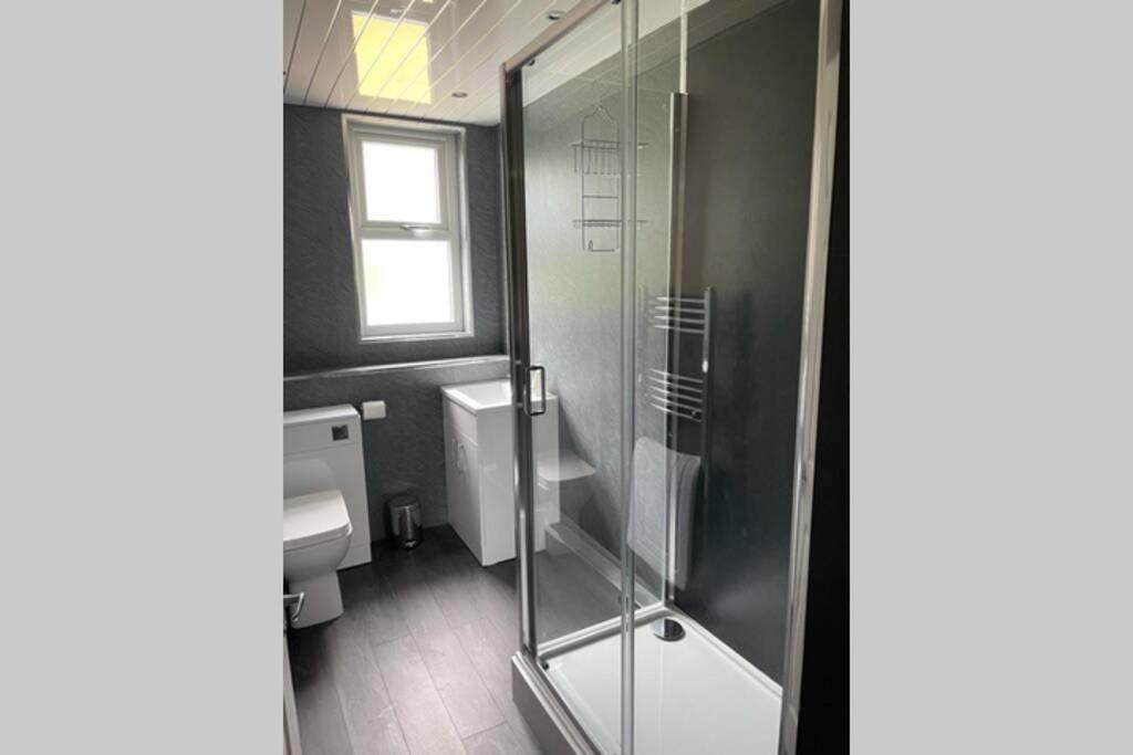 Beautiful Two Bedroom Flat By The Loch Balloch Exterior foto